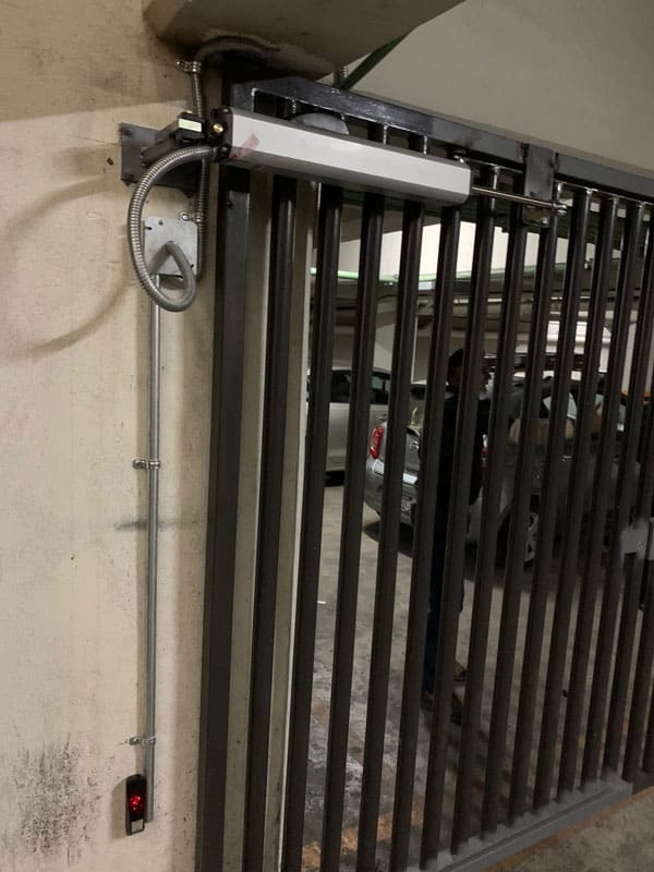 Pistón automático para puerta automática