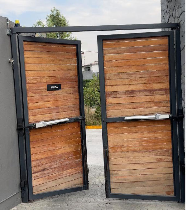 Automatizacion de condominio con TAG y motor hidráulico realizada por ZIX