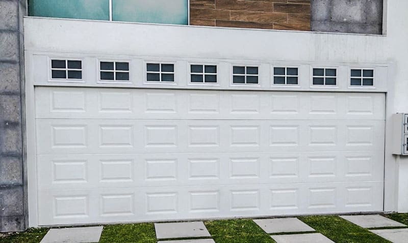 Modelo de puerta seccional cuadrada
